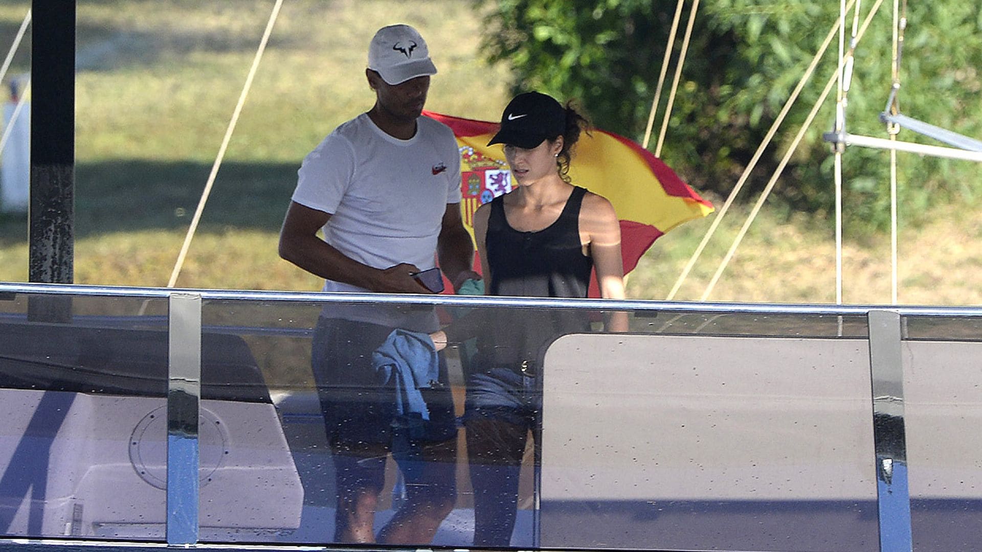 Rafa Nadal y Mery Perelló retoman la normalidad poniendo a punto su nuevo catamarán