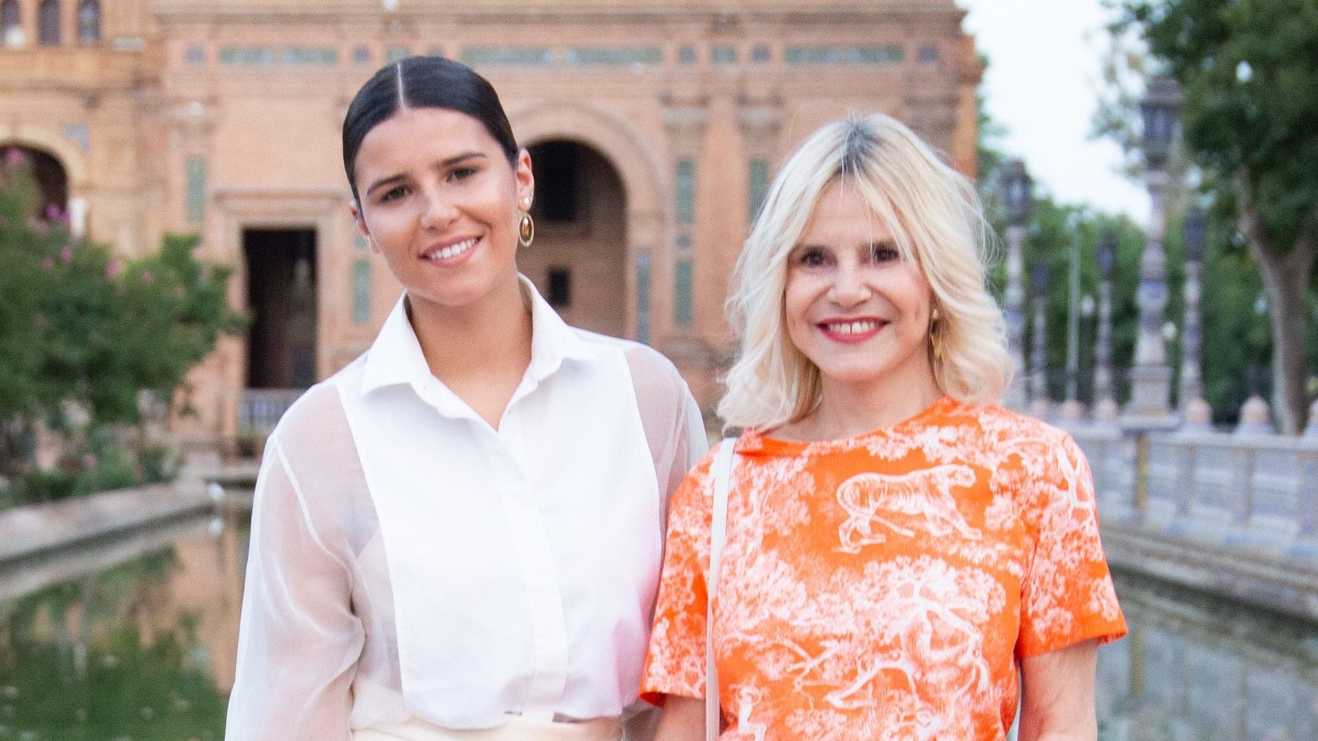 Tana Rivera y Eugenia Martínez de Irujo en el desfile Crucero de Dior, en Sevilla (2022)