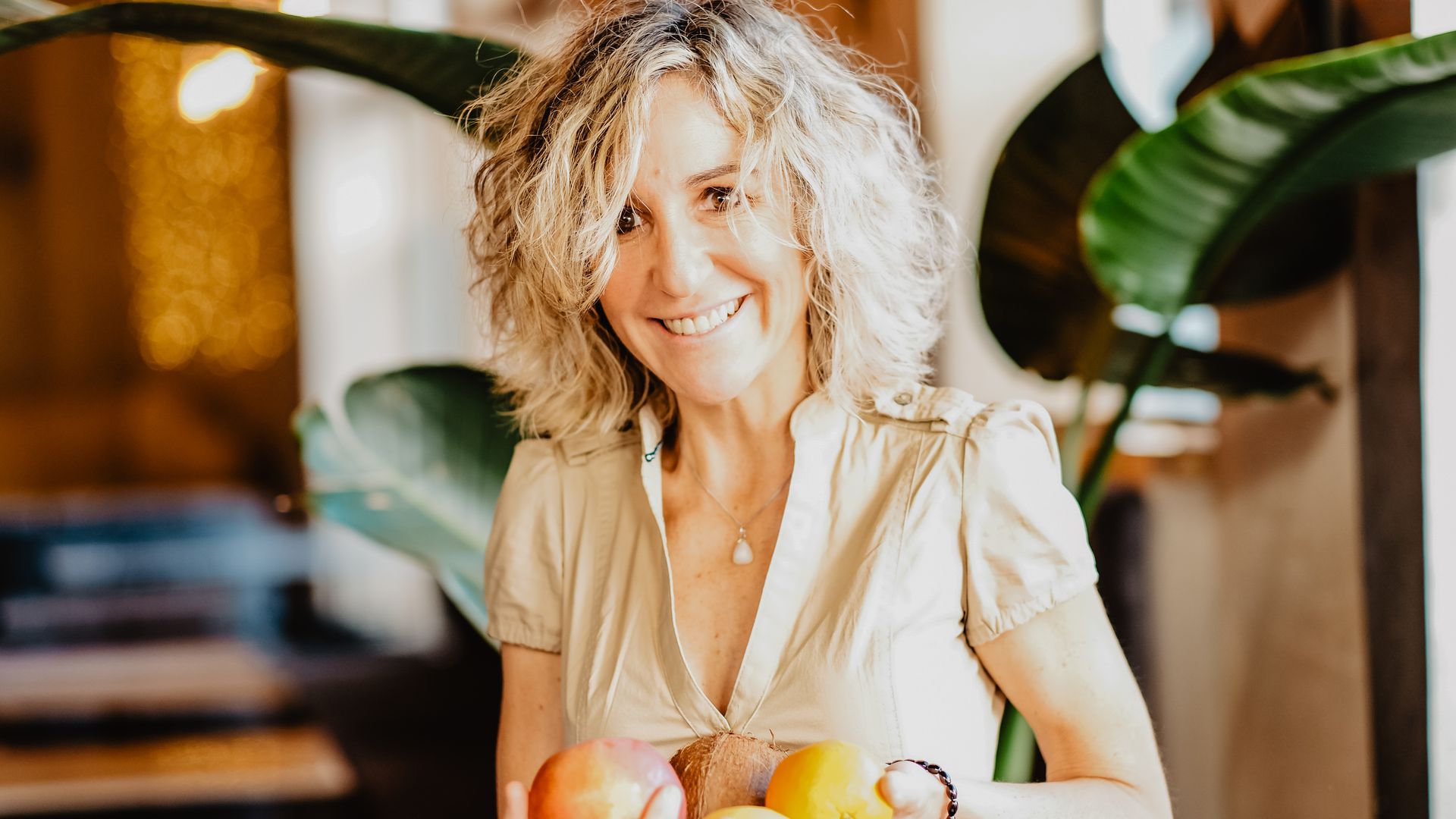 May Morón, experta en Nutrición Emocional: 'Las emociones están en la mesa cada día. No podemos dejarlas fuera mientras comemos'
