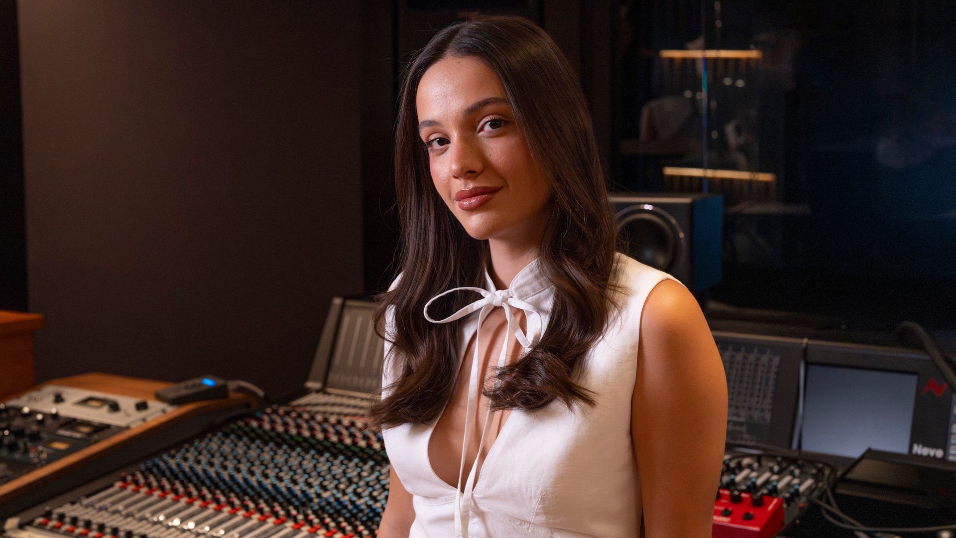 El triple debut de Claudia Arenas tras Operación Triunfo: single, campaña de belleza y, muy pronto, álbum en solitario