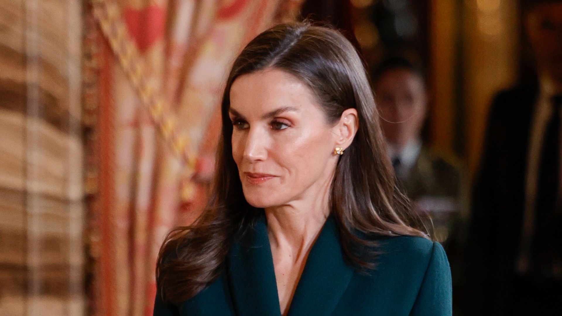 El 'strobing' perfecto de la reina Letizia: así es como debes aplicarte el iluminador para copiar su maquillaje más favorecedor
