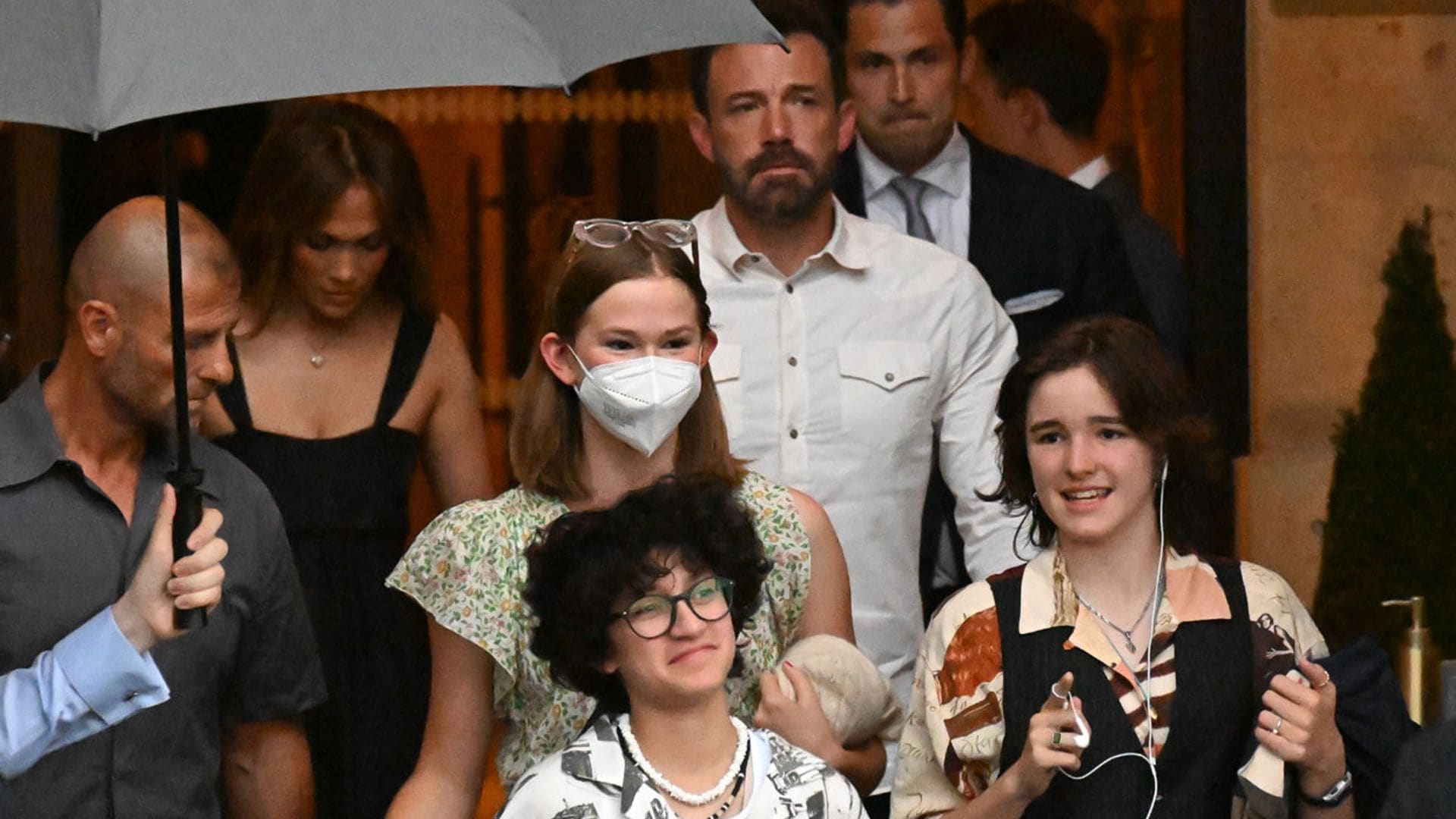 Jennifer López y Ben Affleck causan sensación en París: las esperadas imágenes de su luna de miel