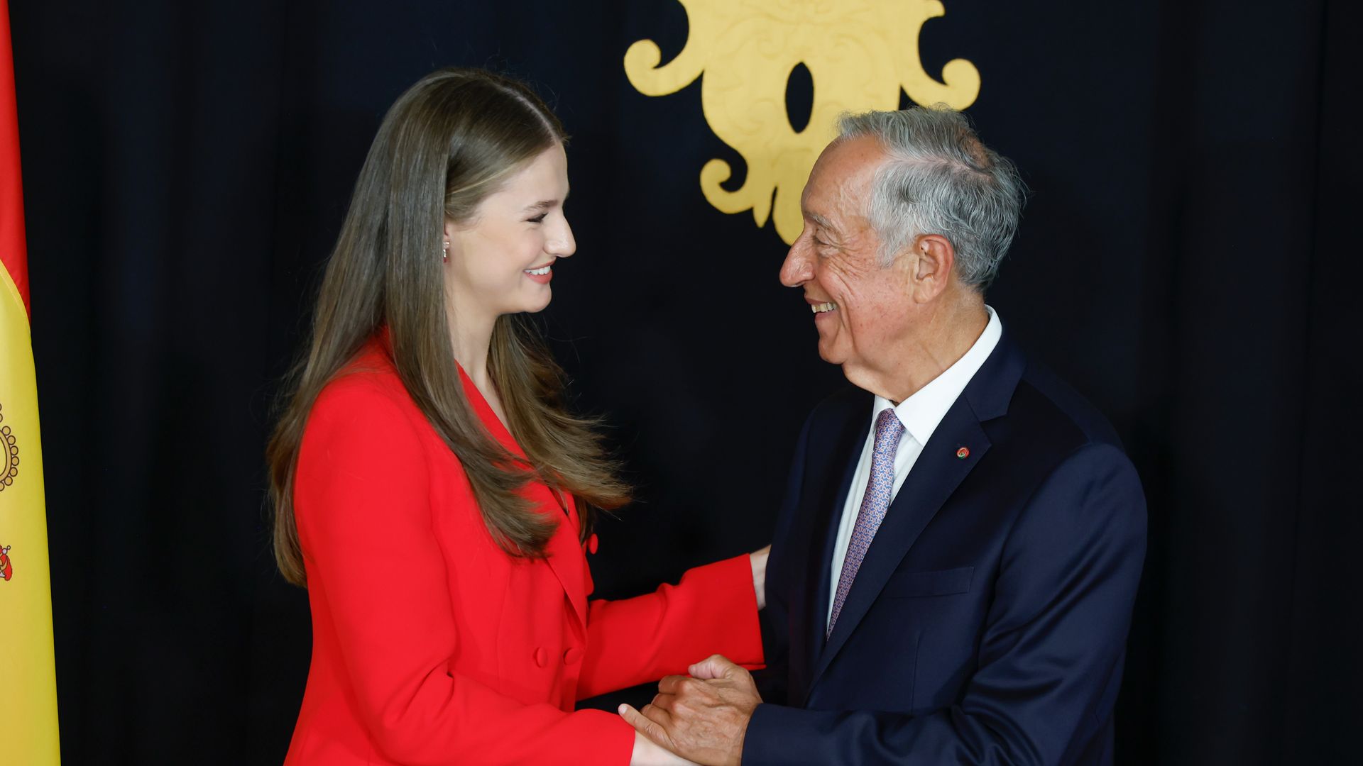 Felipe VI distingue con el Toisón de Oro a Marcelo Rebelo de Sousa, expresidente de Portugal, una figura clave en la vida internacional de Leonor y Sofía