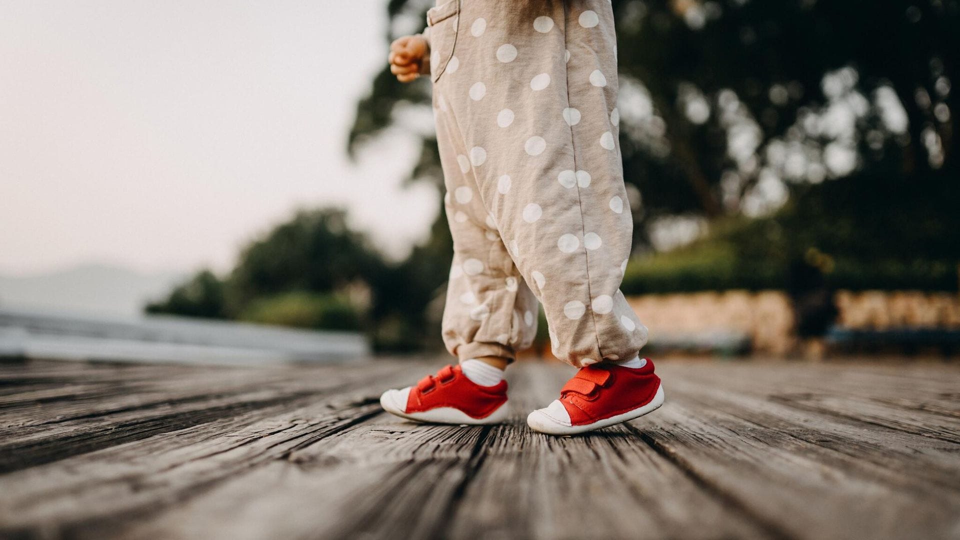 Cómo seleccionar unos zapatos respetuosos para los niños