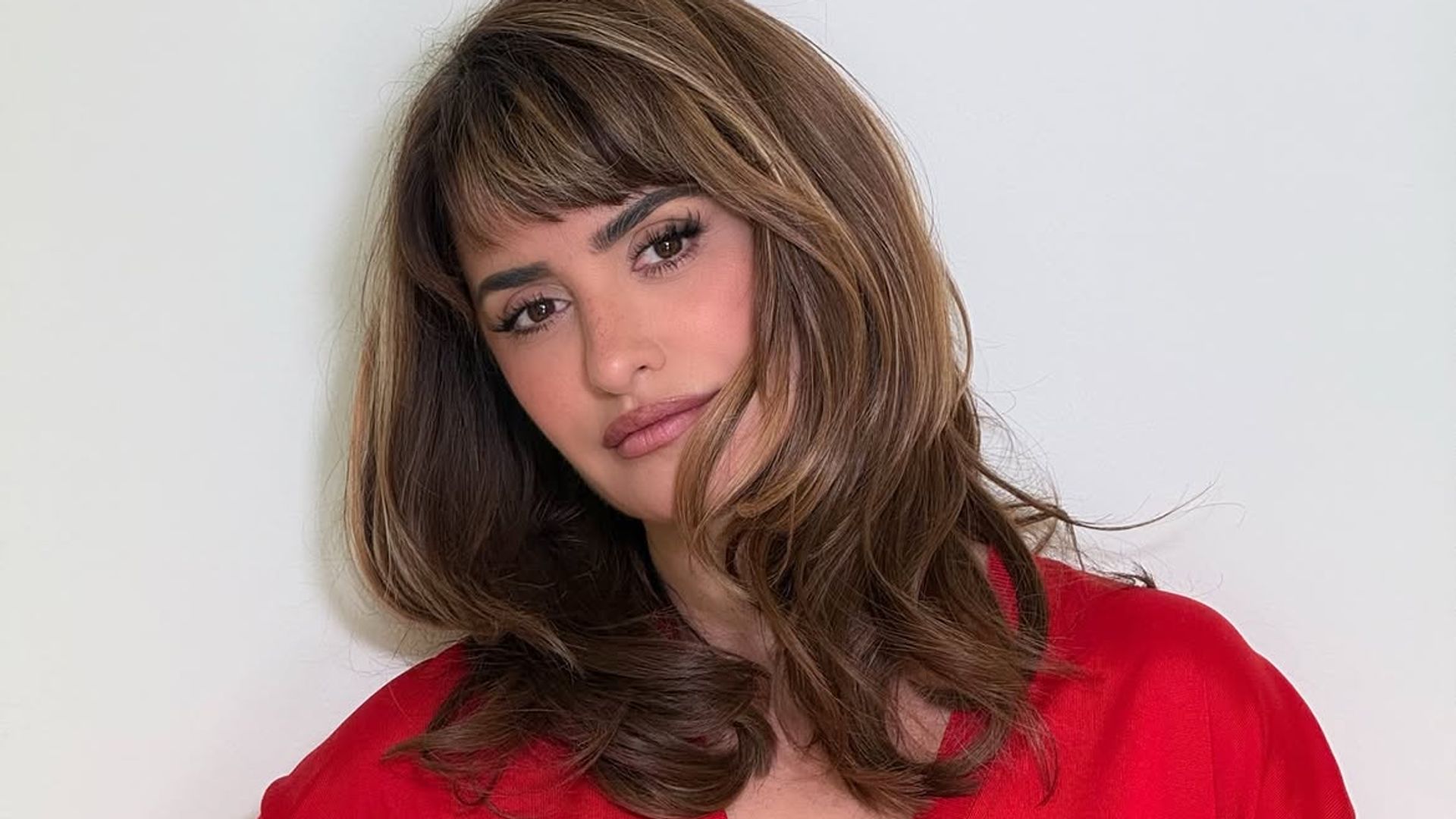 Penélope Cruz luce el flequillo Baby Birkin, más corto en el centro y abierto hacia los laterales