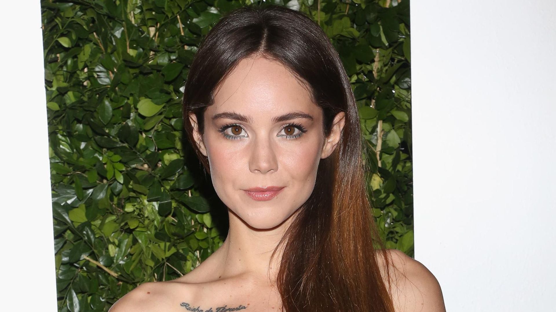 Camila Sodi explica por qué ella y su hija permanecerán en casa aún recuperadas