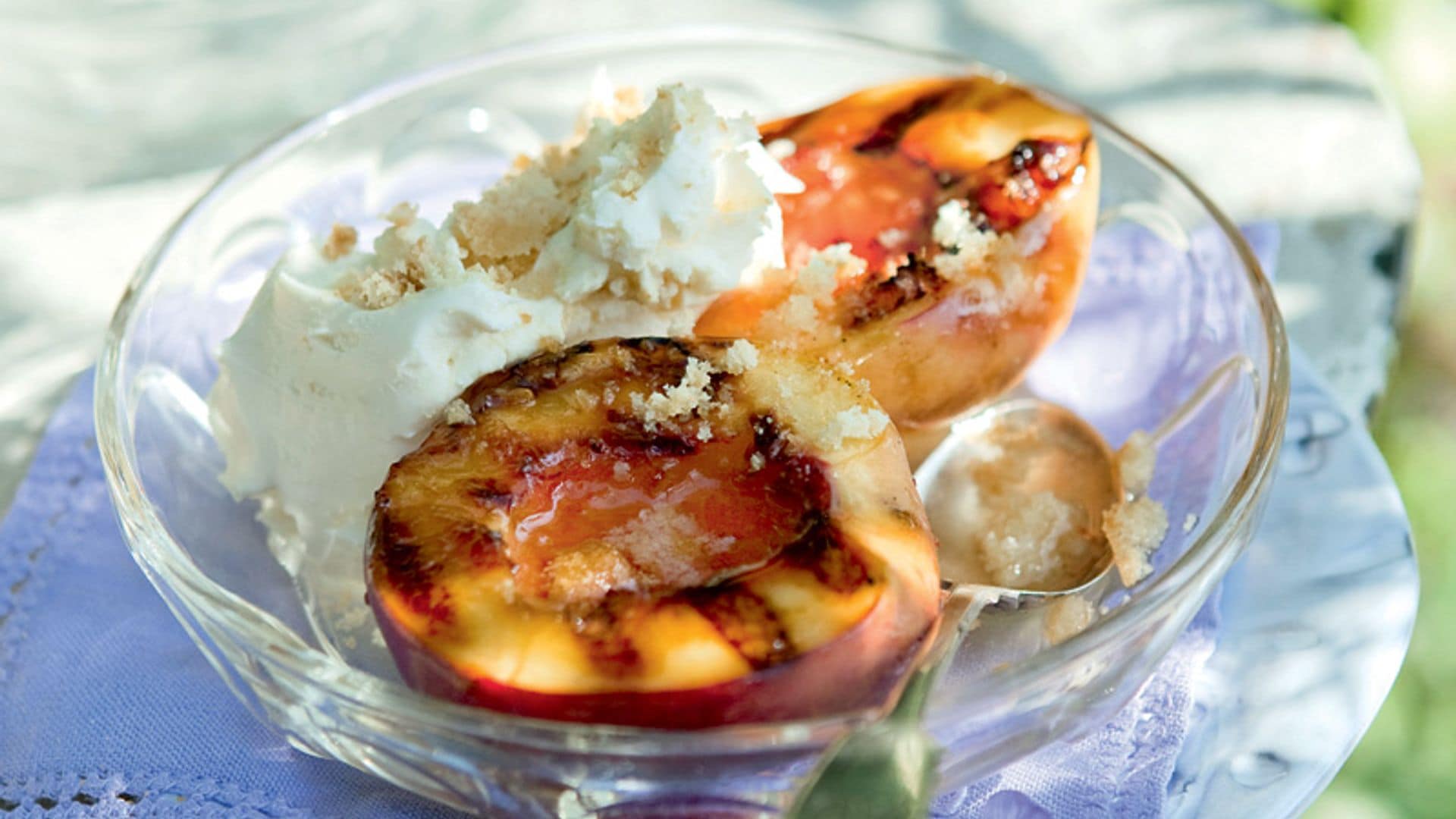 Barbacoa de fresquilla con helado de leche merengada