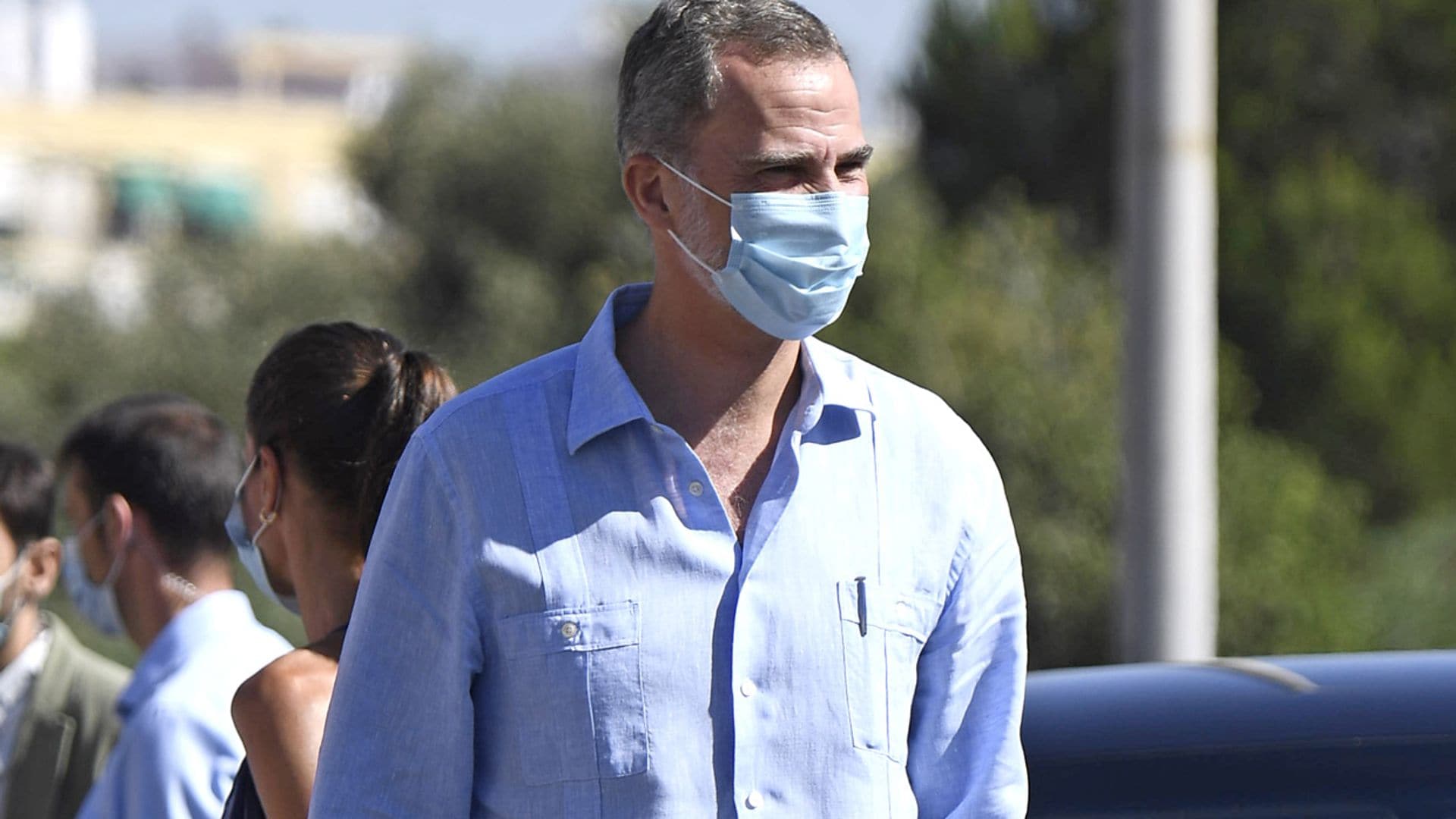 Felipe VI recupera su guayabera para combatir las altas temperaturas
