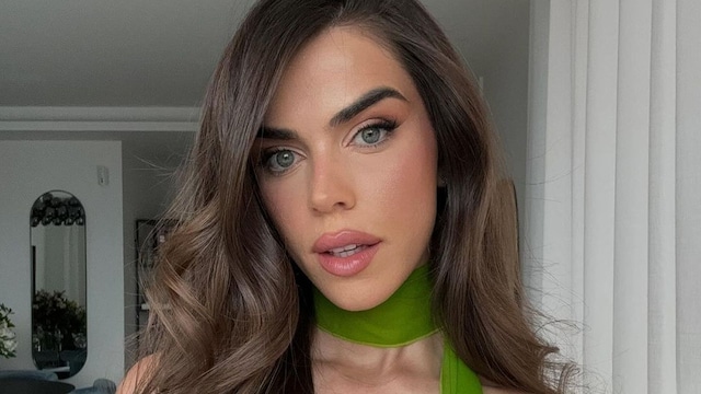 Selfie de Violeta Mangriñan posa con un vestido verde 