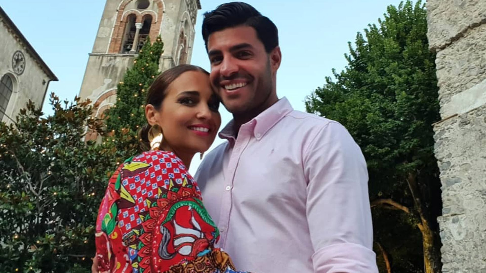 La familia de Miguel Torres, encantada con Paula Echevarría: 'La conocemos y nos cae muy bien'