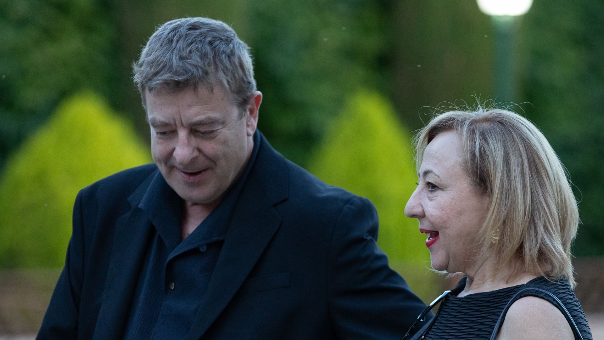 La actriz Carmen Machi con su novio Vicente a su llegada a la recepción oficial y cena institucional celebrada en el Cigarral del Ángel, 26 de mayo de 2026, Toledo, Castilla-La Mancha