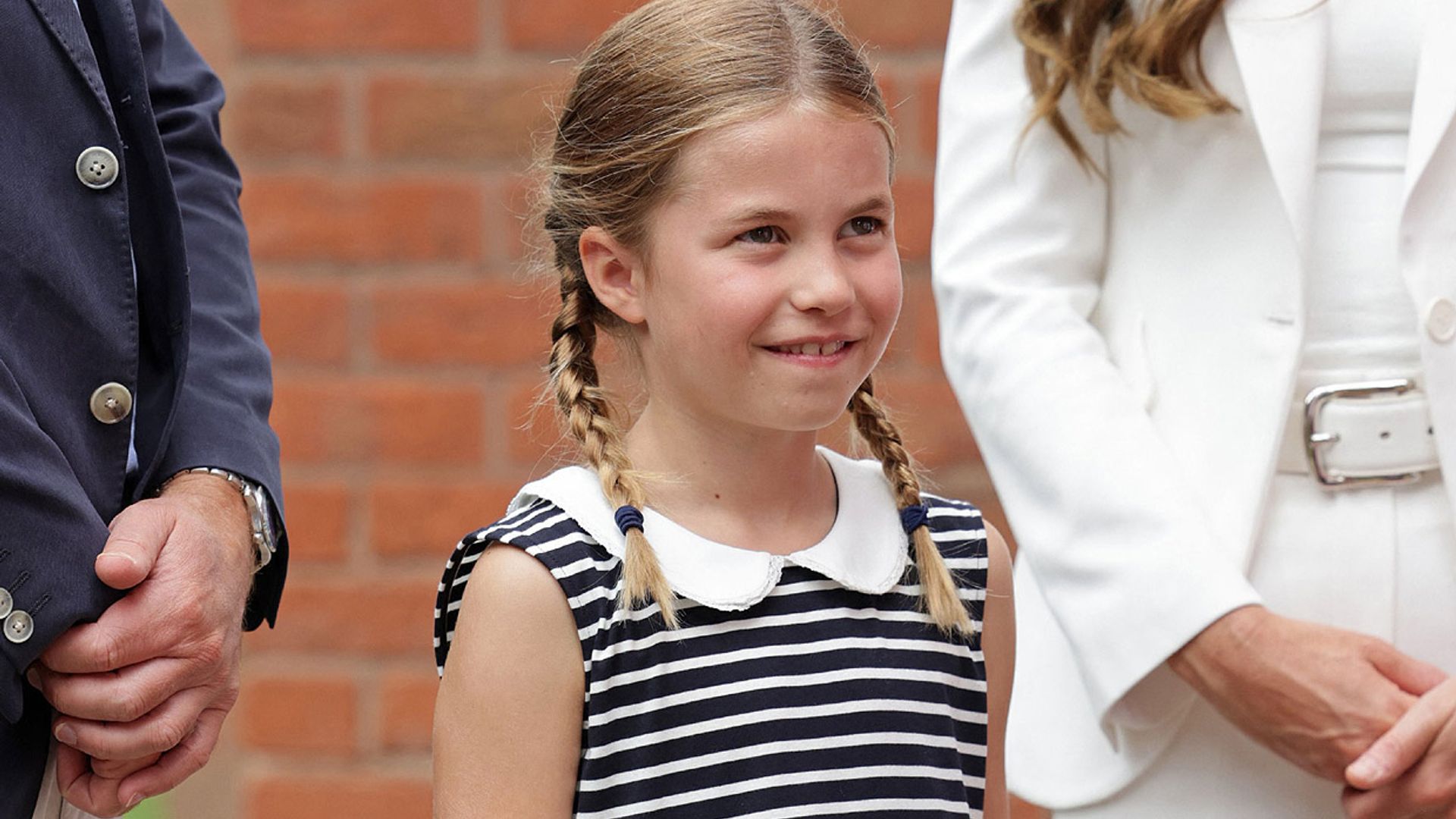 La princesa Charlotte sigue los pasos de su madre con su vestido marinero de 35 euros