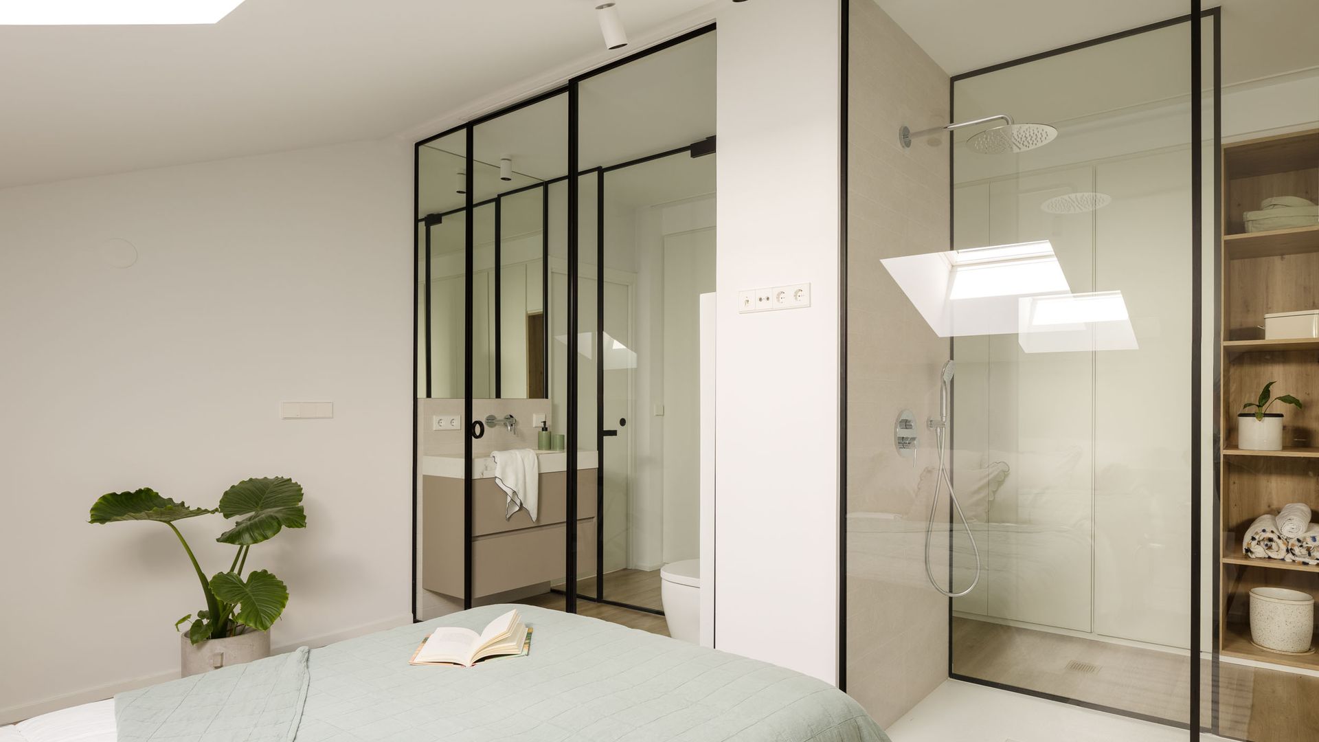 Suite principal con baño acristalado