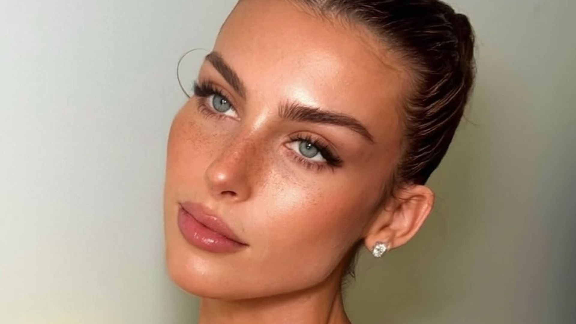 Isabel Auernheimer, maquilladora: "El look bronceado es una de las pocas tendencias que, bien adaptada, puede favorecer a todas"