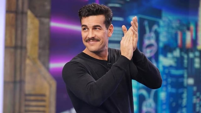 Mario Casas promociona su nueva película de época, 'El secreto del orfebre', en El Hormiguero 