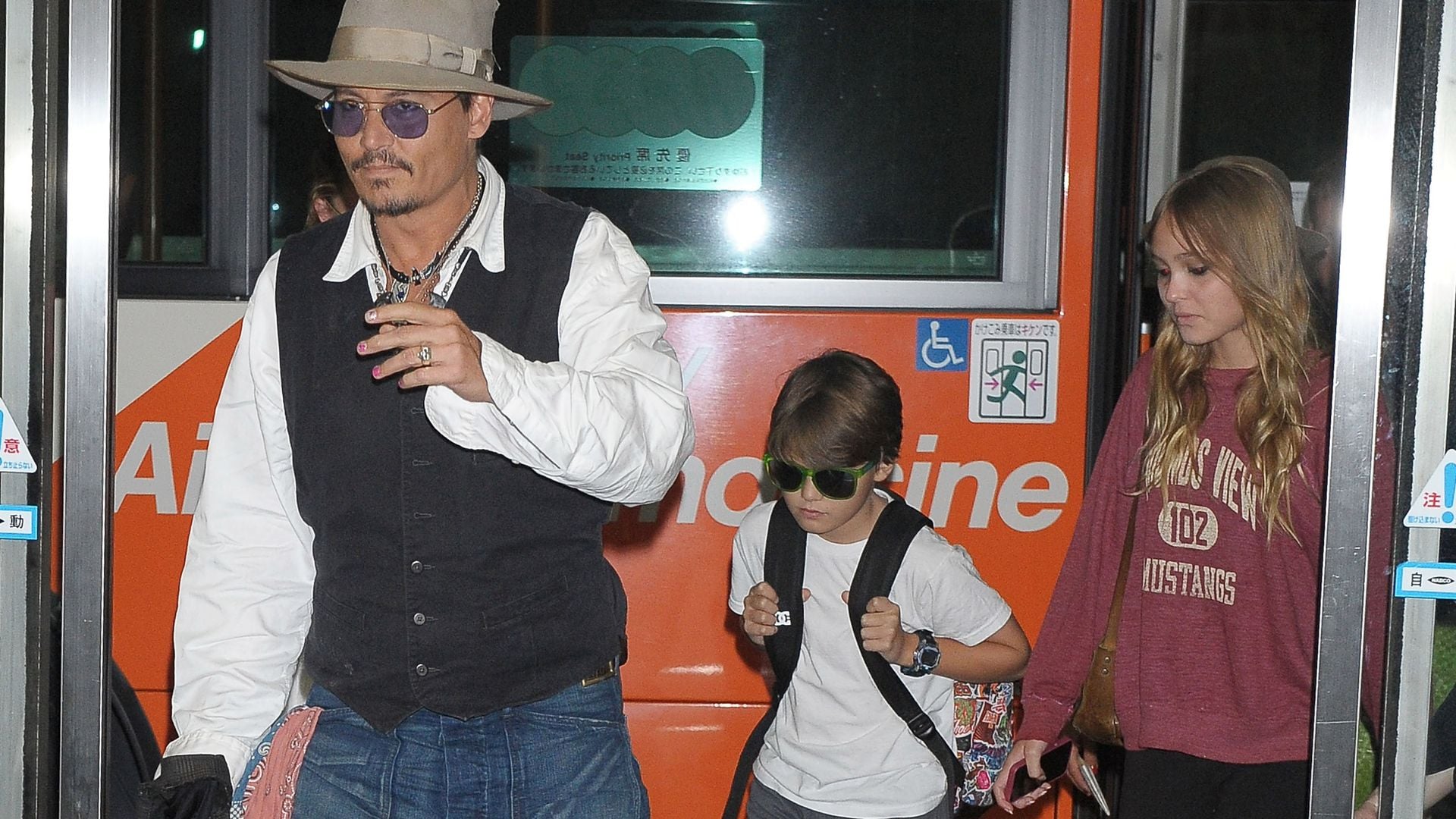 Jack, el hijo camarero de Johnny Depp, que está siguiendo los pasos de su padre