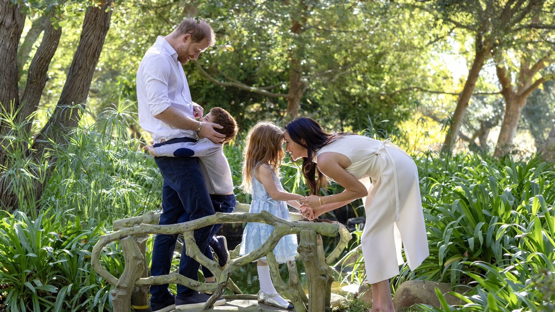 El príncipe Harry y Meghan Markle, junto a Archie y Lilibet 