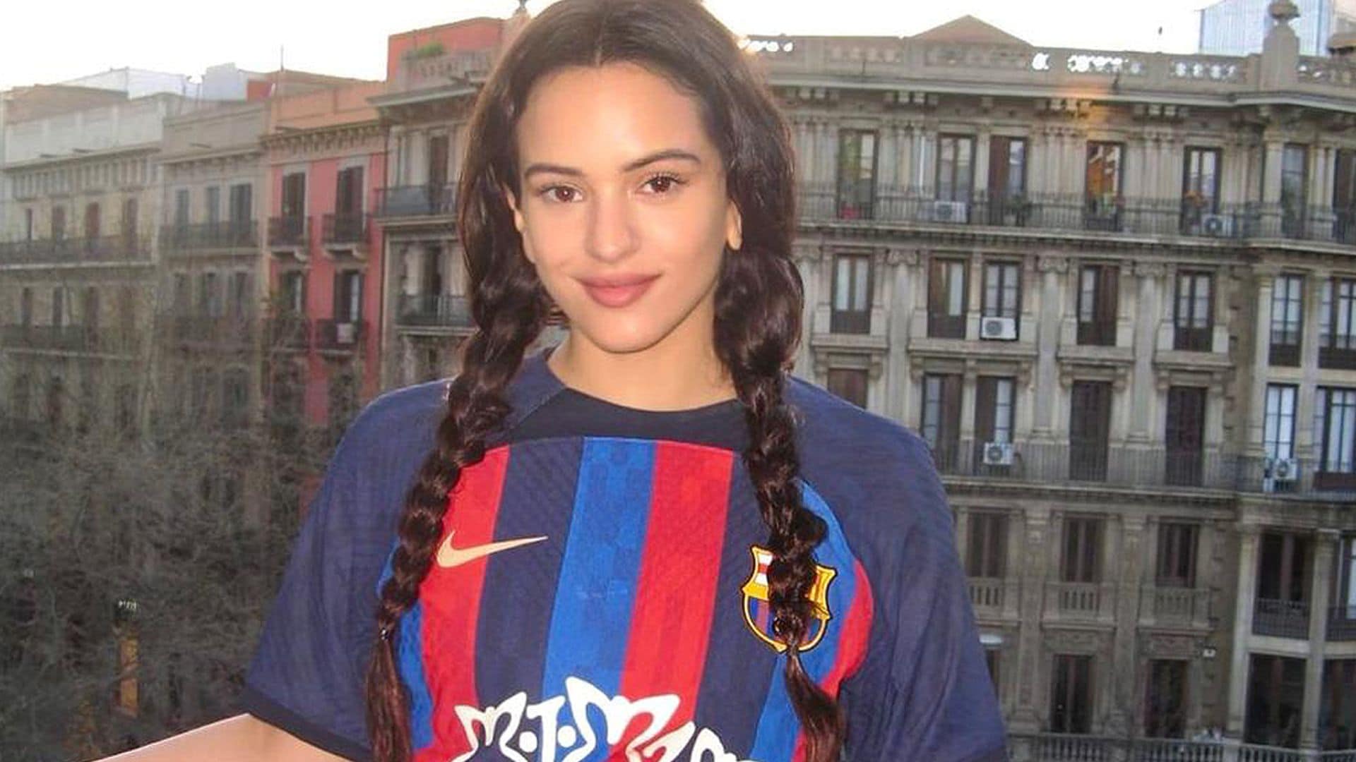 Los motivos por los que el Barça ha elegido el 'Motomami' de Rosalía para su equipación en el Clásico