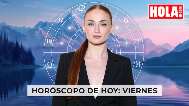 Sophie Turner en primer plano, de fondo la rueda del zodiaco y un impresionante paisaje con un lago y montañas