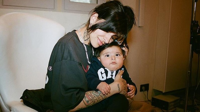 cazzu y su hija inti