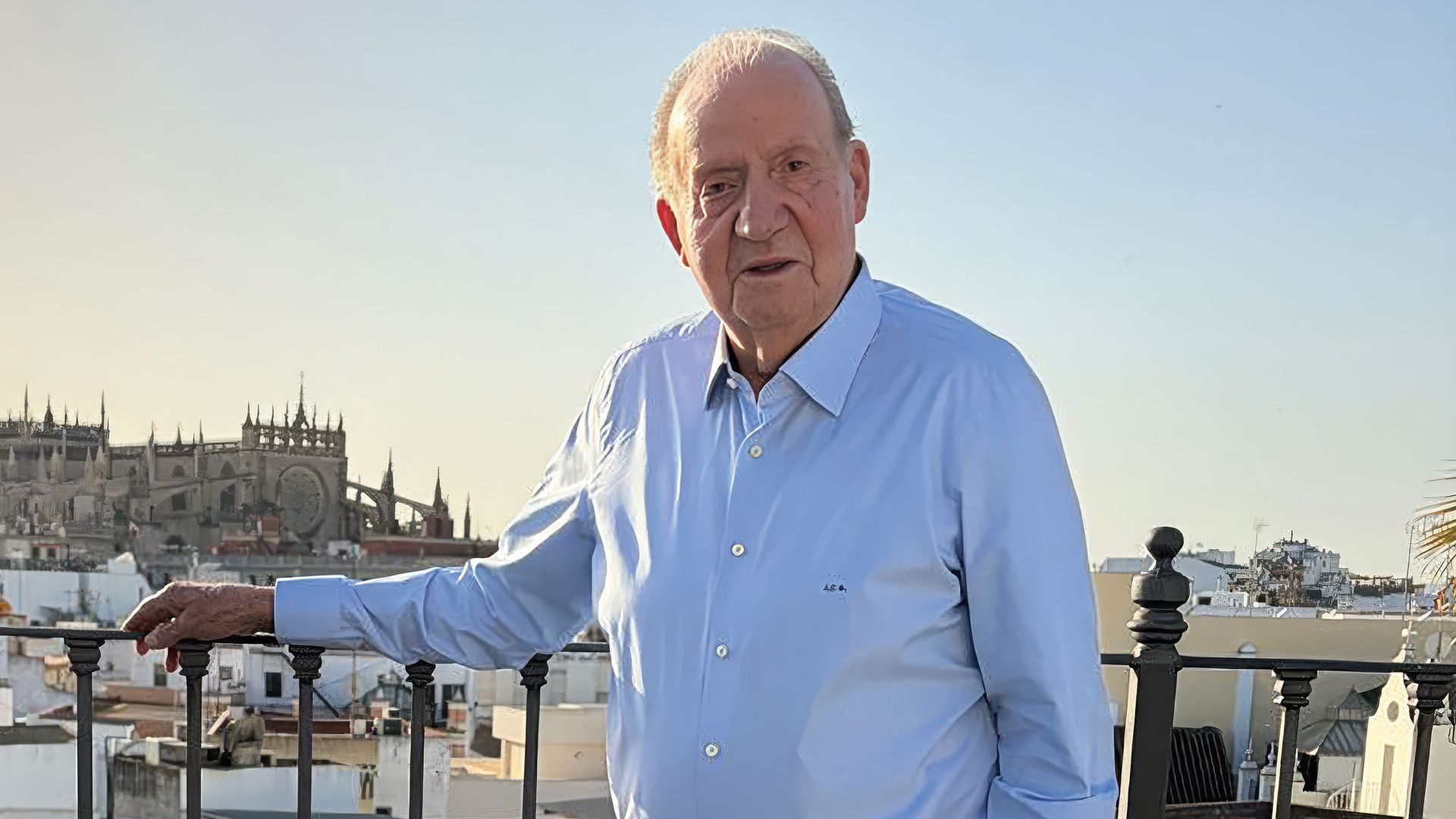 FOTOGRAFÍA EXCLUSIVA. La nueva etapa en la vida del rey Juan Carlos, de Sevilla a París pasando por Cascais