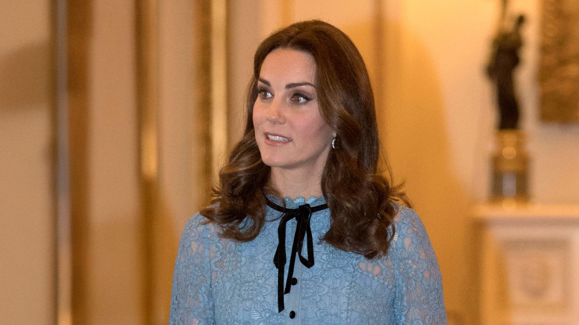 Vestidos de invitada de encaje: la apuesta favorita de las 'royals' llega a las bodas españolas 