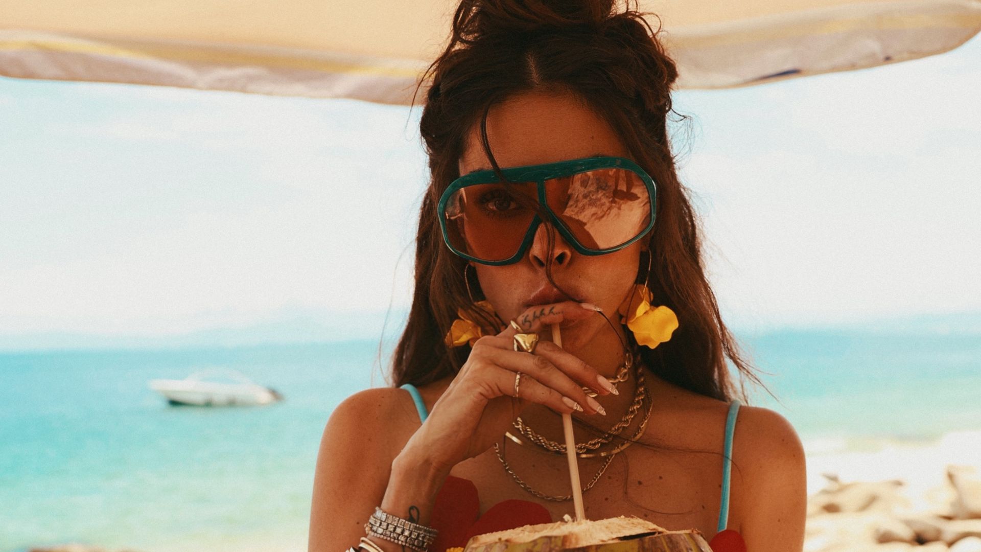 Galilea Montijo y su novio, Isaac Moreno, arrancan suspiros desde sus vacaciones junto al mar 