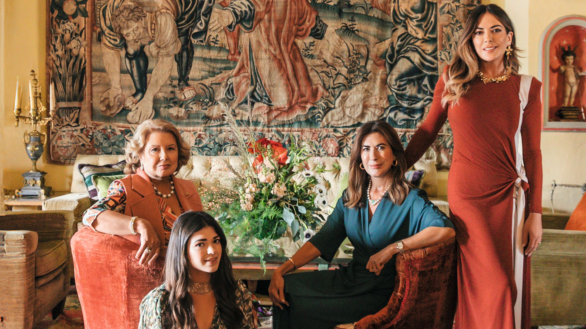 Federica de Vallés y Huesca nos abre las puertas de su fabulosa hacienda de Sevilla: fachadas señoriales, palmeras centenarias y una imponente torre