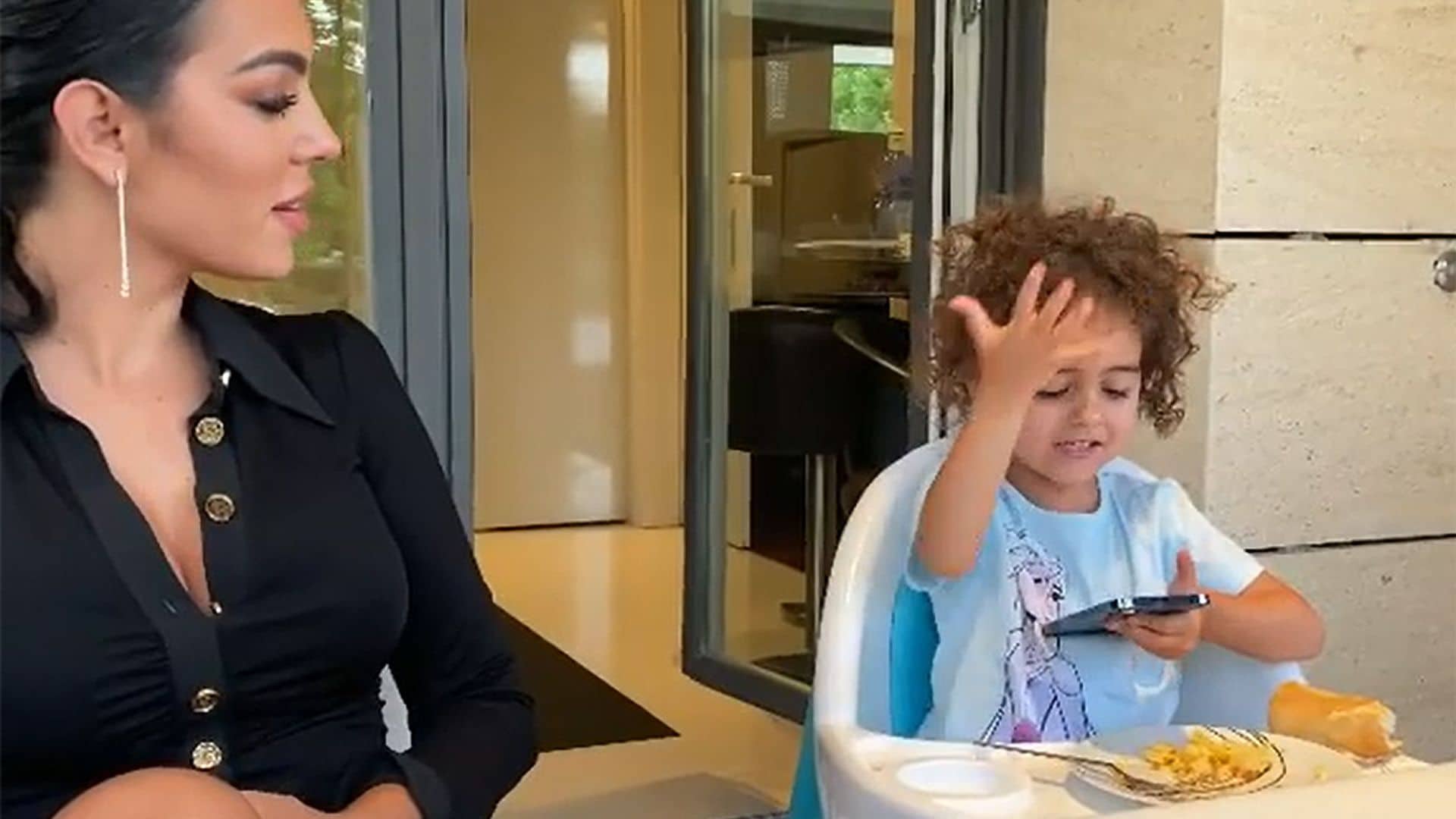¡Ni se mueven! Georgina Rodríguez muestra la divertida reacción de sus niñas al ver 'Pasión de Gavilanes'