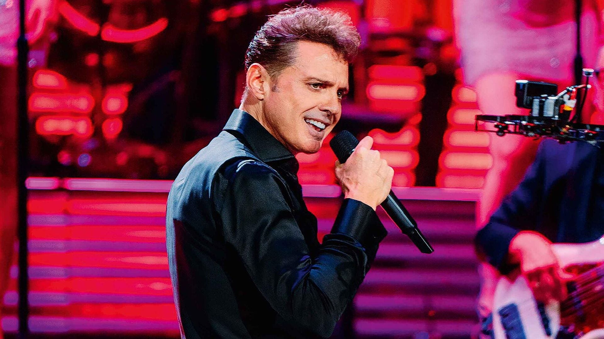 En imágenes: Luis Miguel actúa para un público muy especial: su hija, Michelle Salas, y su yerno