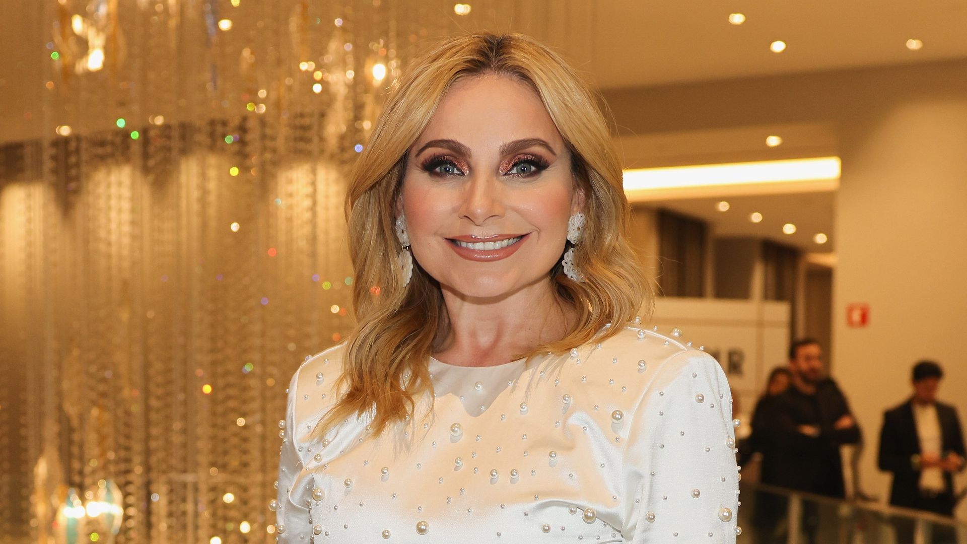 Elizabeth Álvarez celebra su cumpleaños rodeada del amor de Jorge Salinas y sus mellizos 