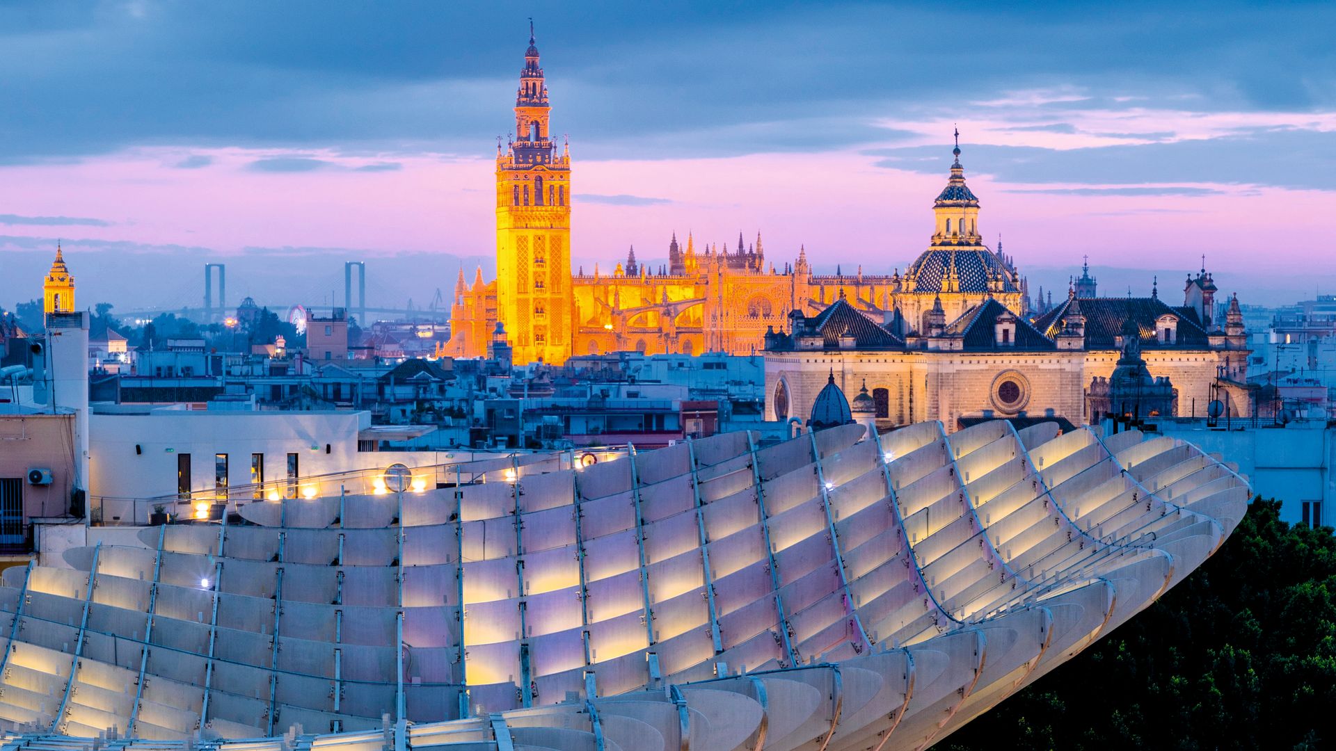 Las Setas de Sevilla al anochecer