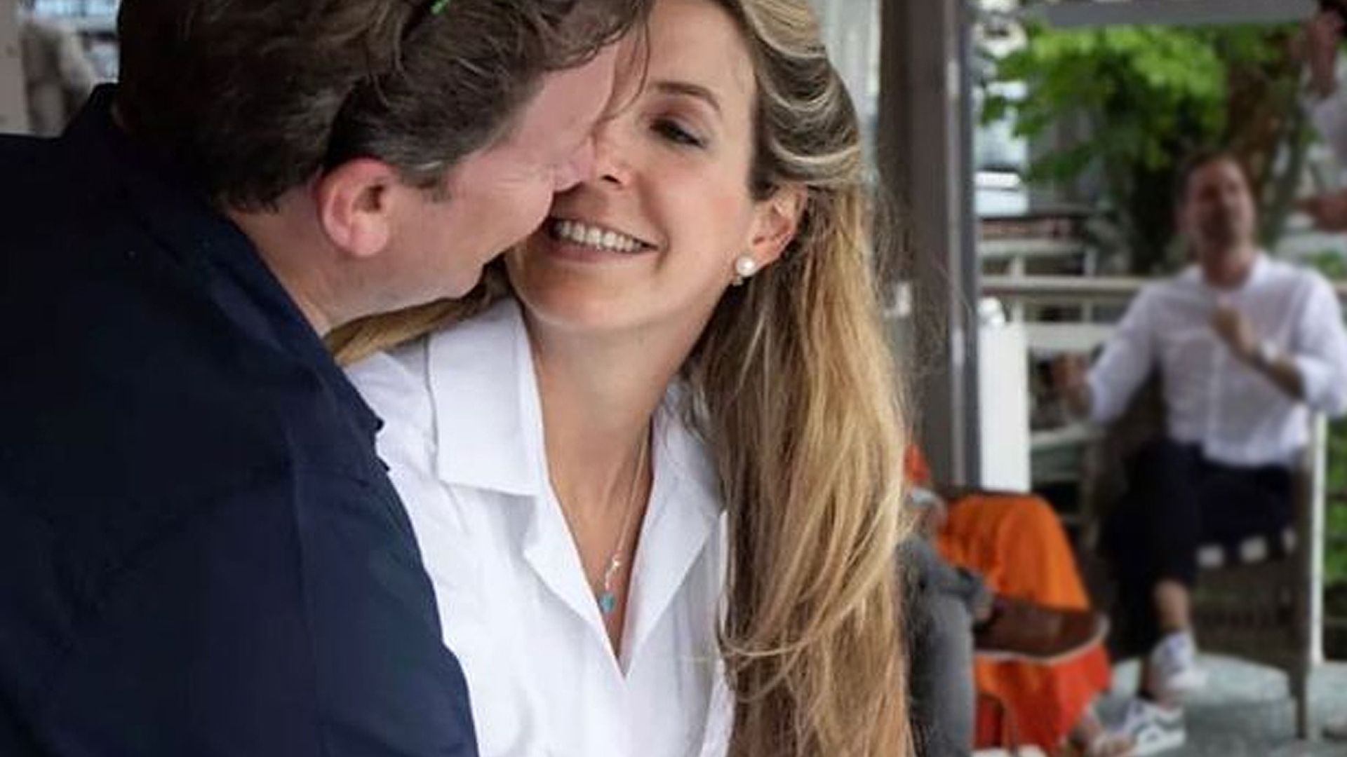 Tessy de Luxemburgo, pletórica al irse al fin a casa con su bebé: 'Feliz mamá de tres chicos'