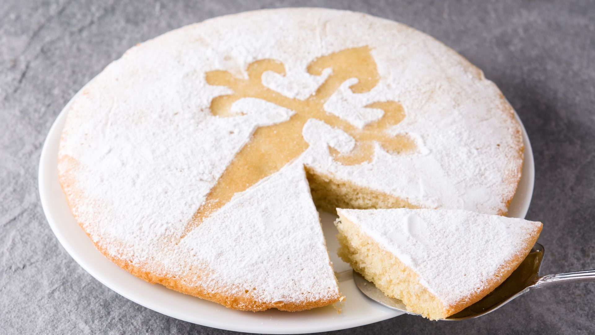 La auténtica tarta de Santiago no lleva gluten: esta es su historia y la receta original