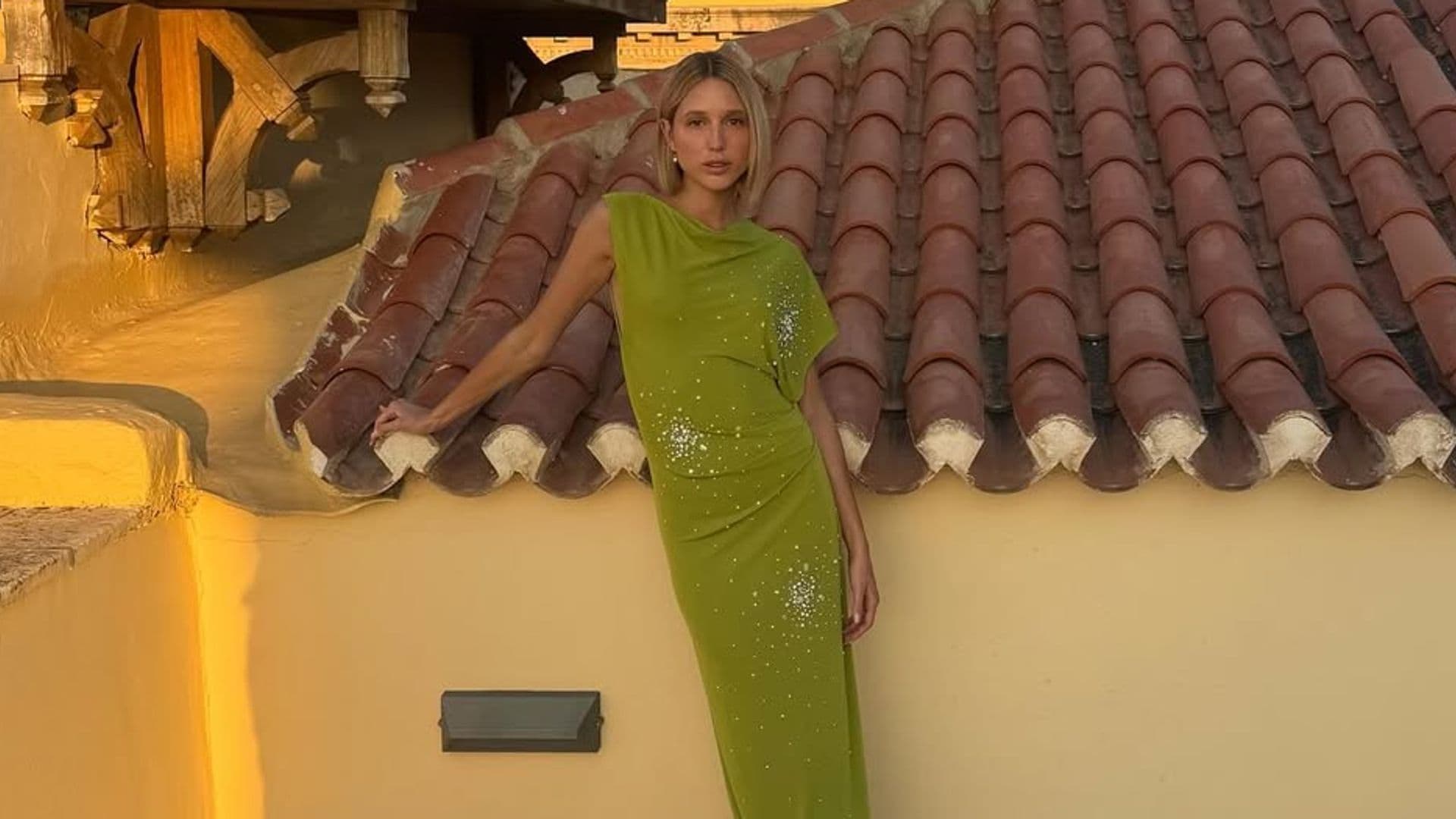 El vestido limoncello de Olympia de Grecia con cristales y perlas para una exclusiva boda en una isla privada