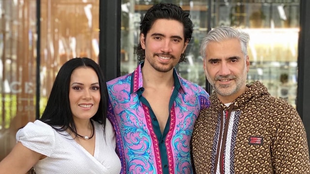 Alex Fernández con sus papás, Alejandro Fernández y América Guinart