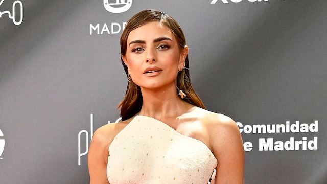 Aislinn Derbez