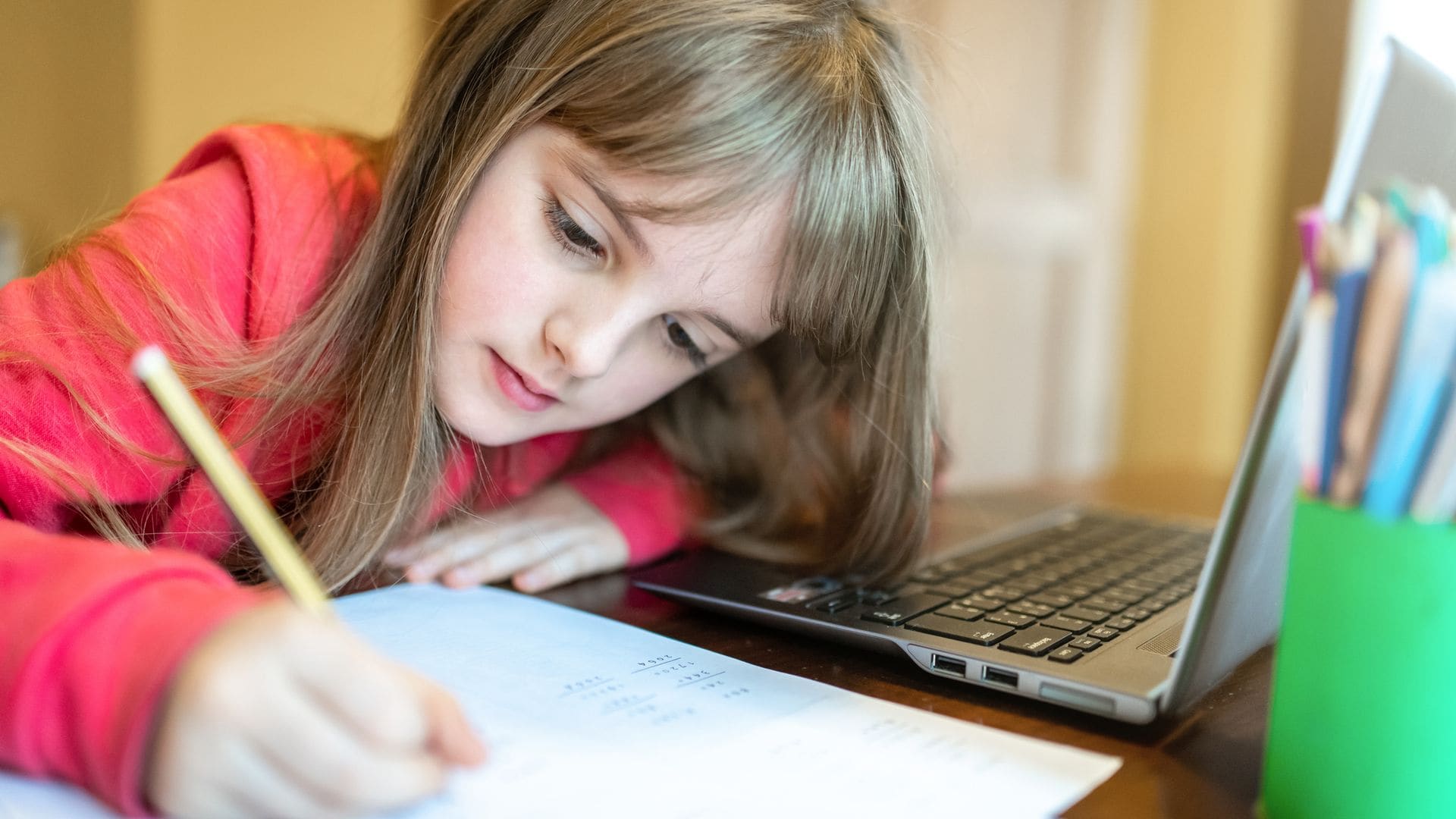 Aroa Borrás y Rafael Benito, expertos en salud mental: “Los niños con TDAH son muy capaces de centrarse de modo intenso en lo que les interesa”