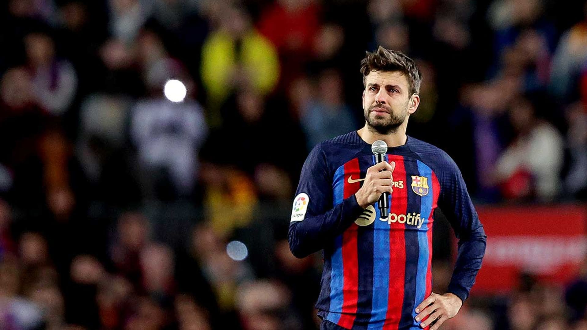 Las lágrimas de Piqué rompiendo a llorar en su discurso final: 'Esto no es un adiós, nací y moriré aquí