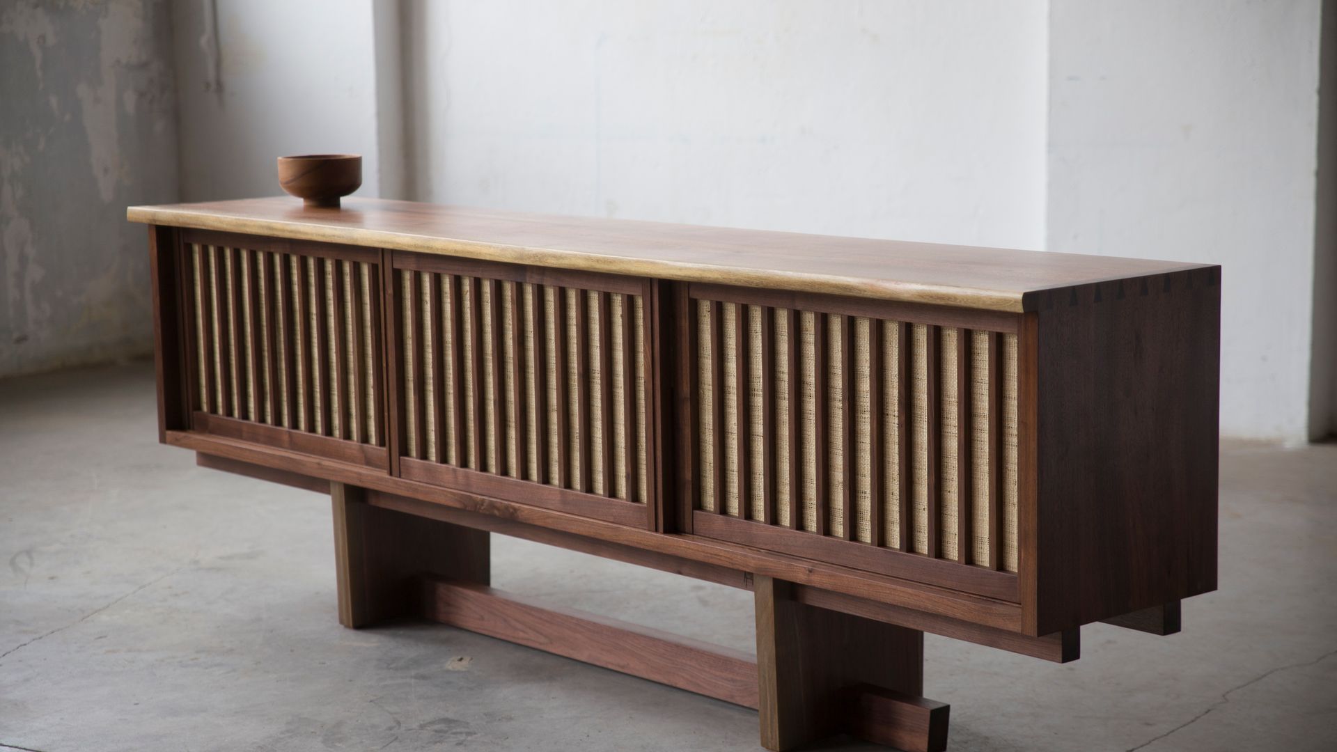 Aparador de madera hecho a mano 