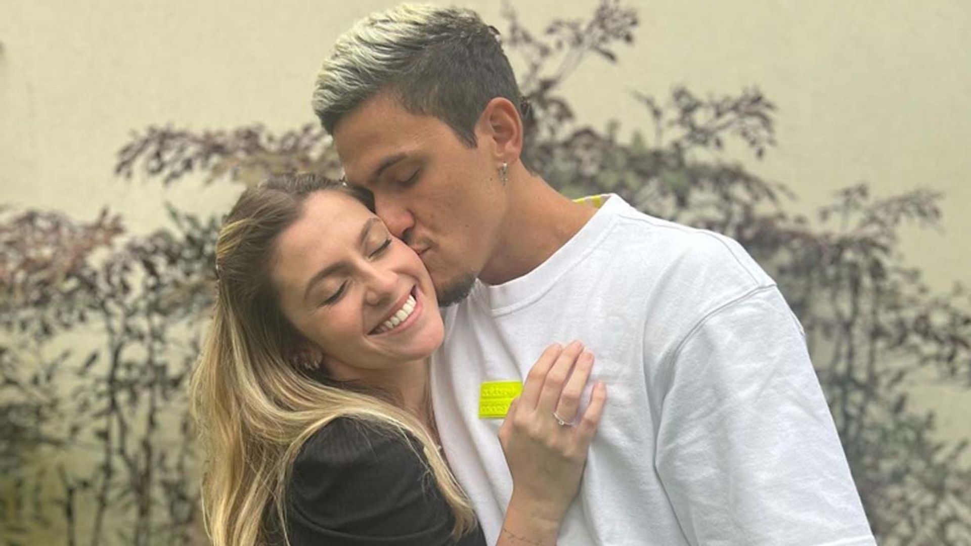 Pedro, estrella del Flamengo, le pide matrimonio a su novia ante las cámaras de televisión