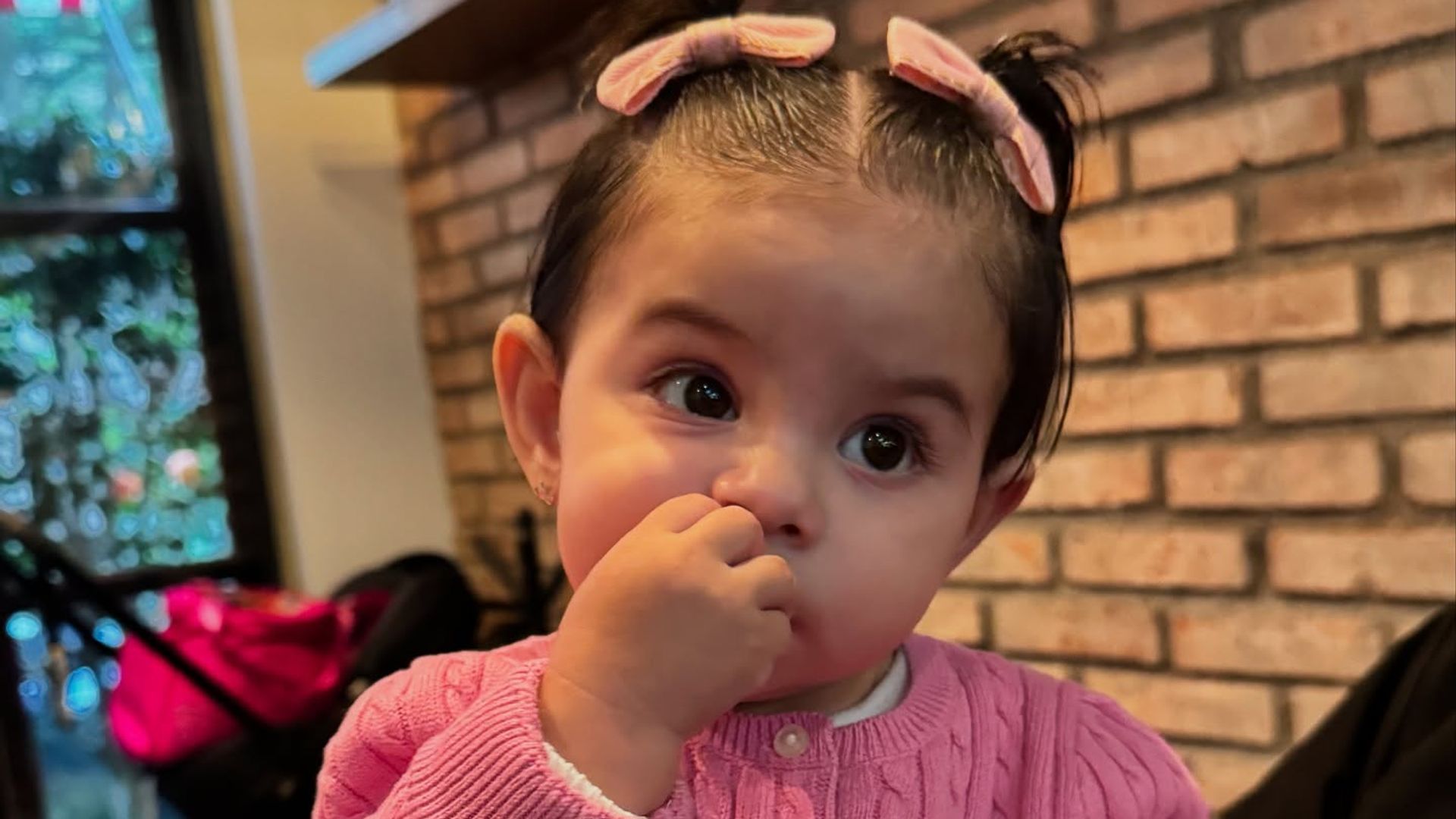 Tessa, hija de José Eduardo Derbez, derrite a todos al mandar besitos