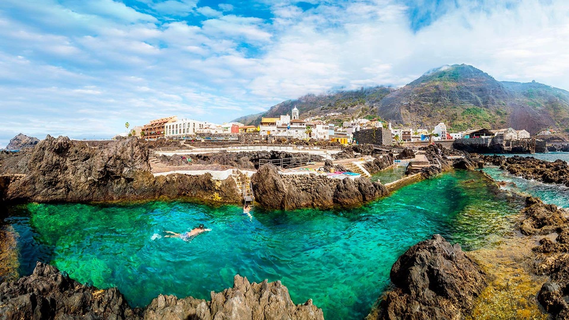 Playas de arena negra, charcos y piscinas naturales en Tenerife