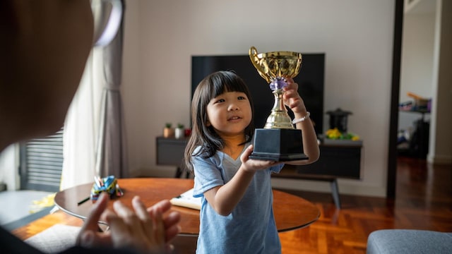 ni a sujeta un trofeo