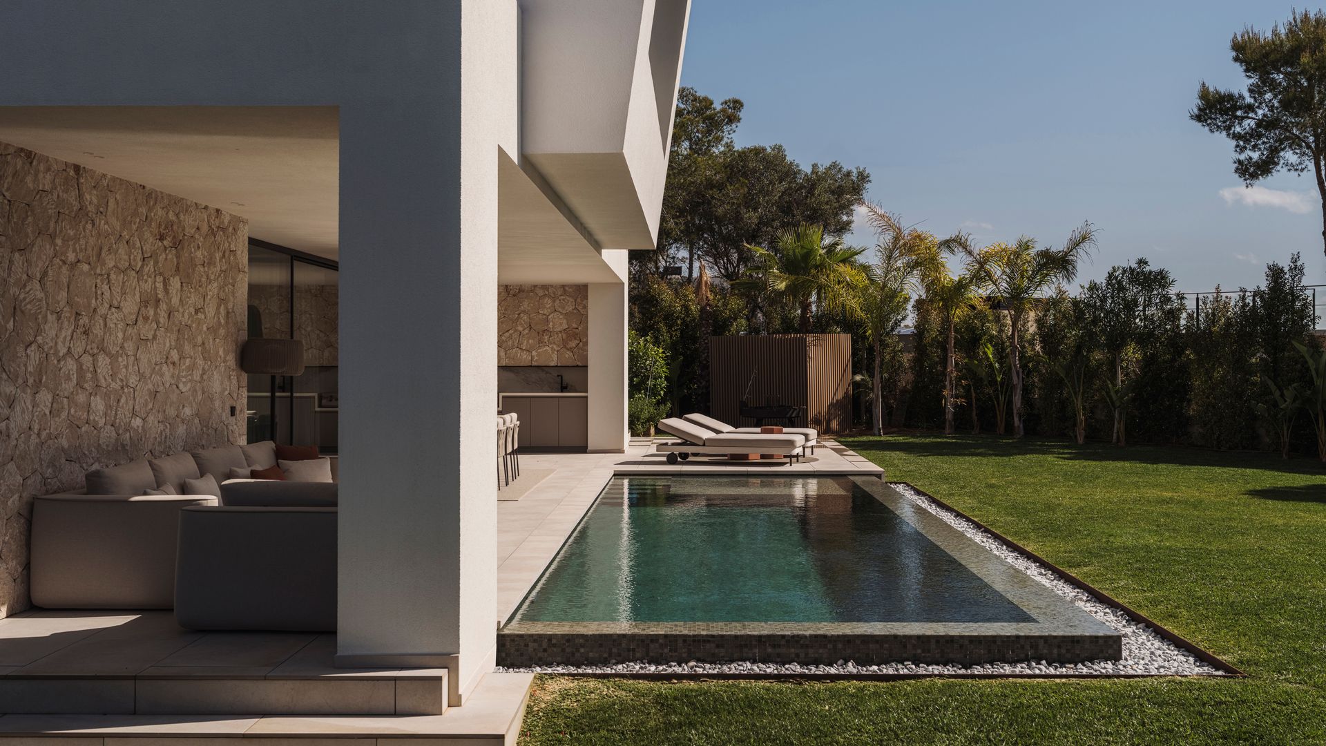 Jardín con piscina de una vivienda en Mallorca