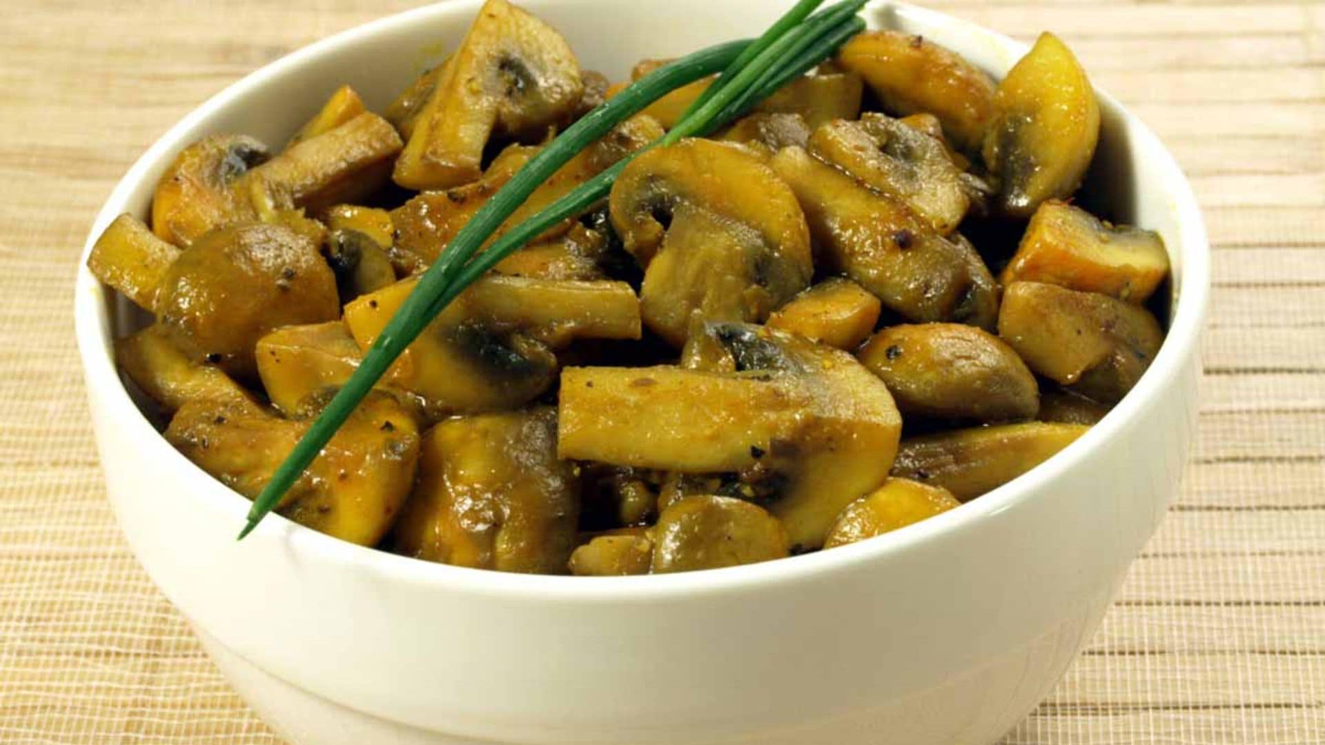Champiñones con cebollino y salsa de soja