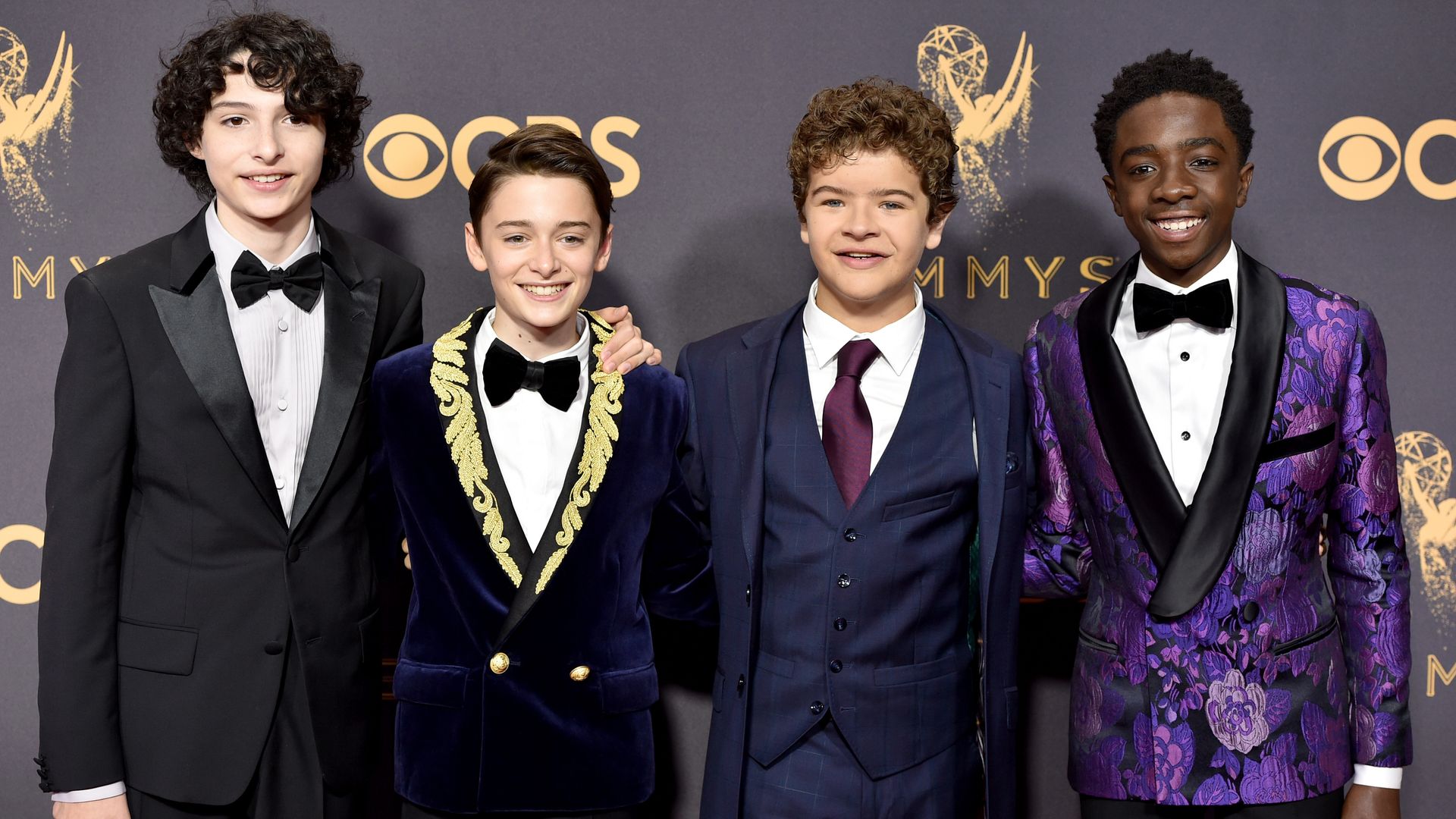 Los protagonistas de Stranger Things (Finn Wolfhard, Noah Schnapp, Gaten Matarazzo y Caleb McLaughlin) en los premios Emmys en 2017