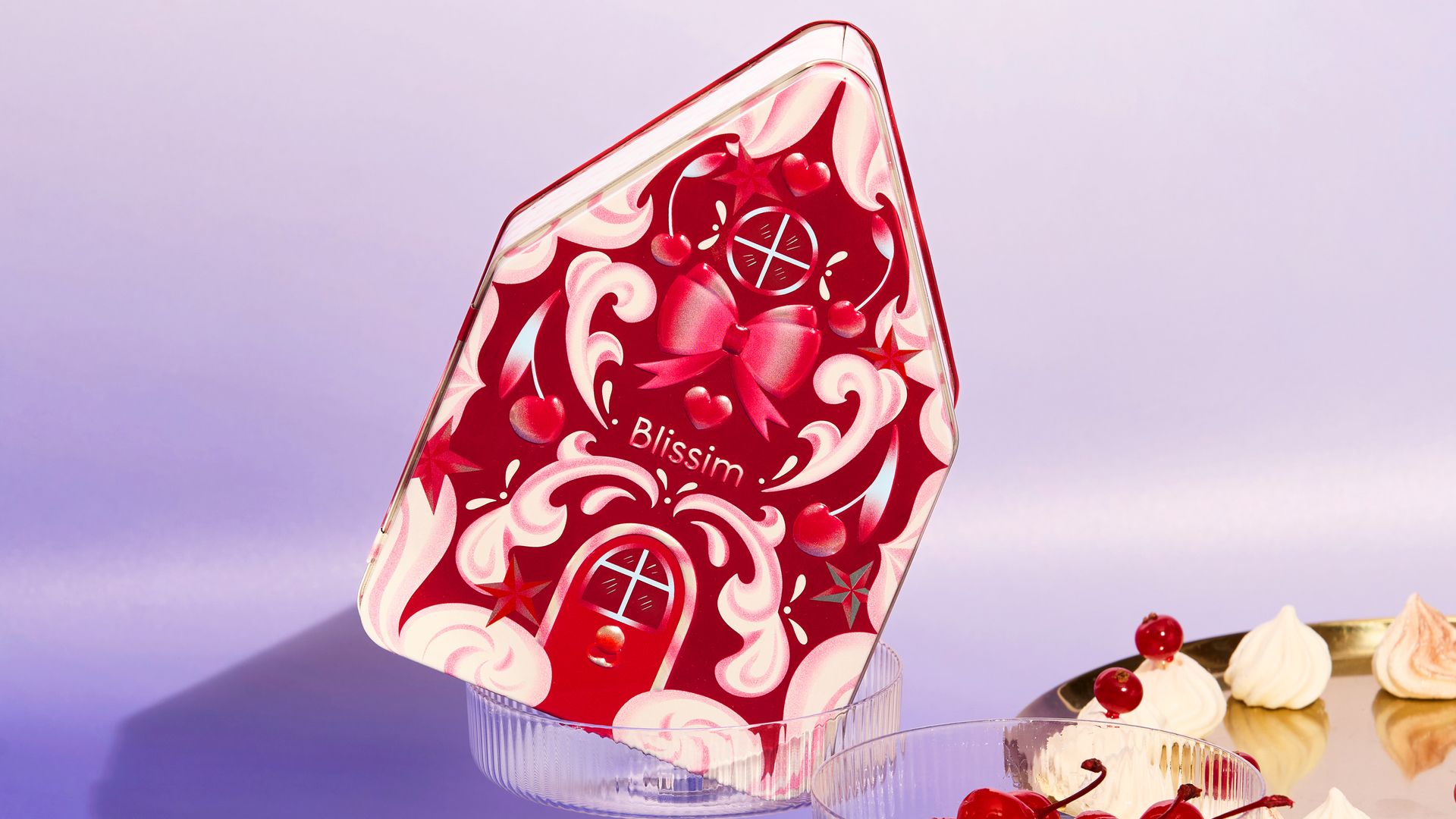 Caja de belleza Blissim sobre una copa de cristal