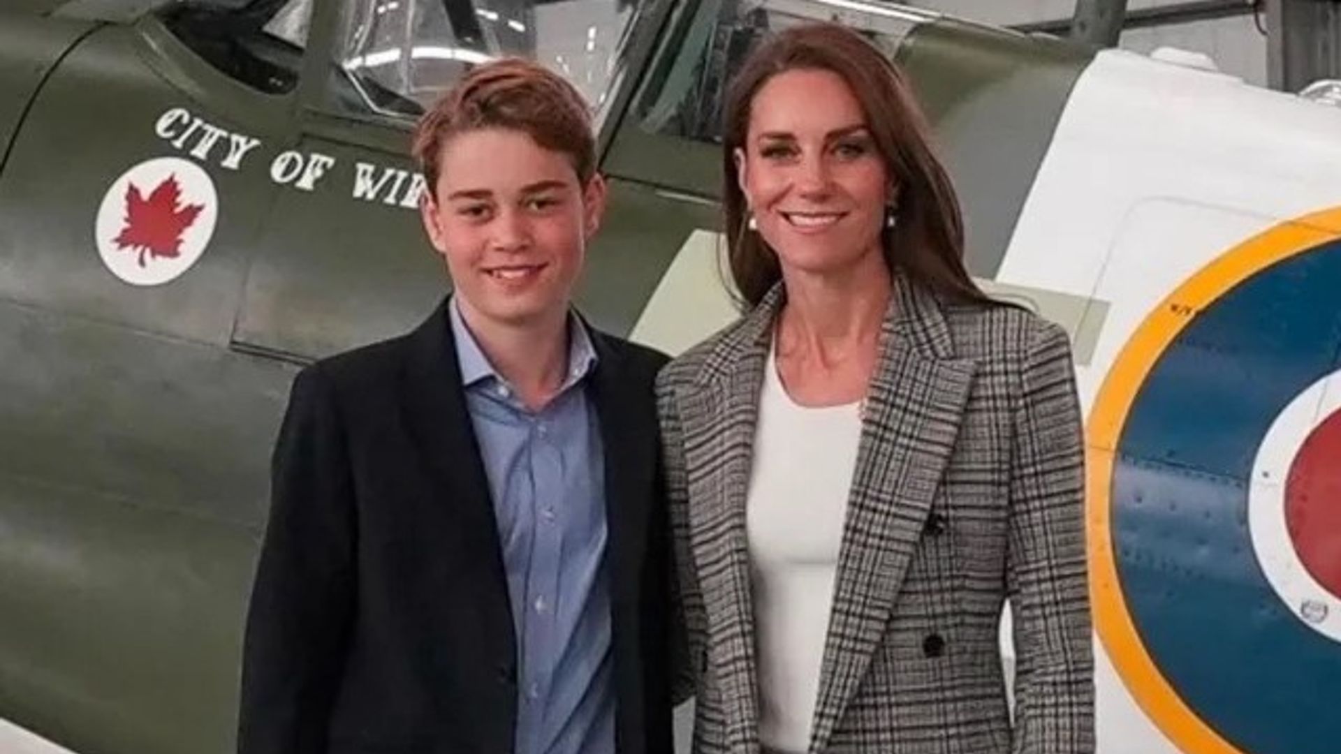 Kate Middleton junto a su hijo George en el Día de las Fuerzas Armadas, 2026.