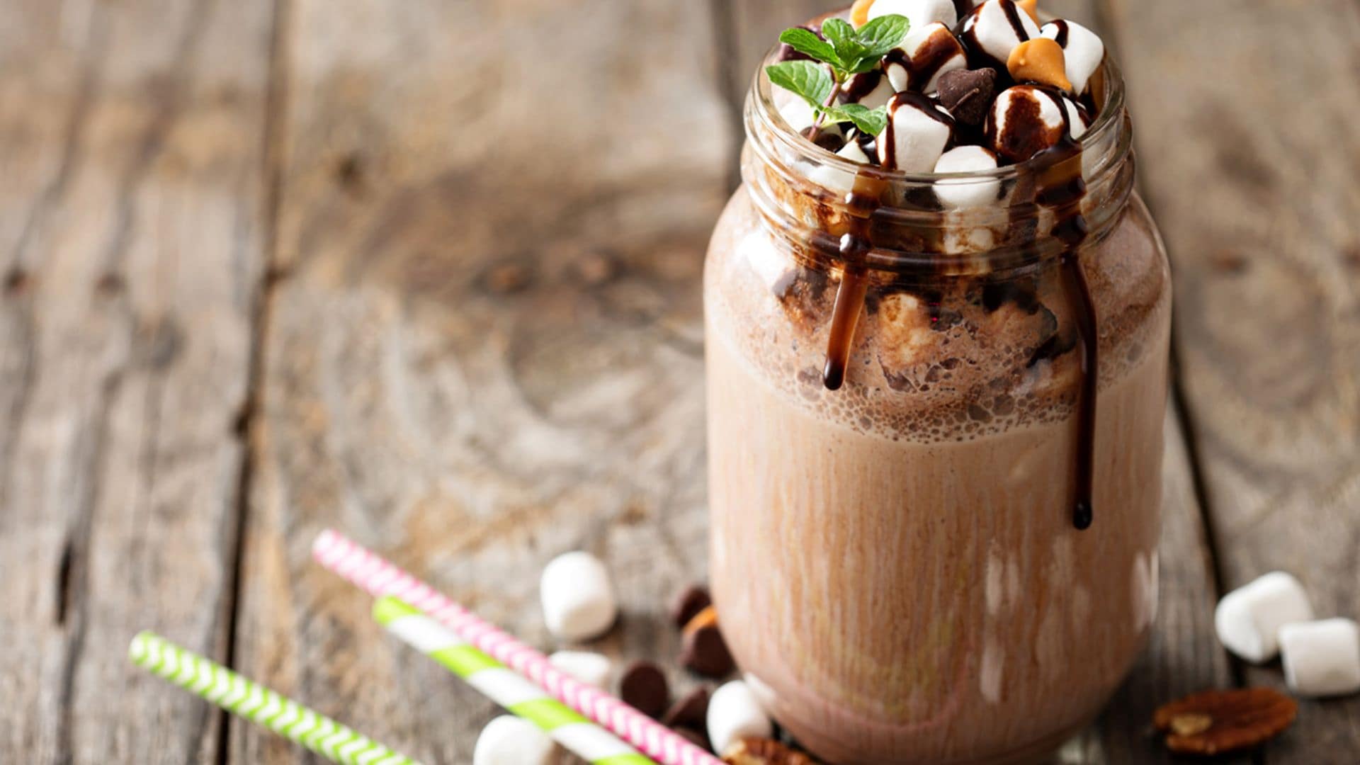 Batido de chocolate con nubes y frutos secos